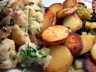 Blumenkohl in Schnittlauchrahm mit Bratkartoffeln