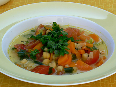 Gemüsesuppe mit Kichererbsen