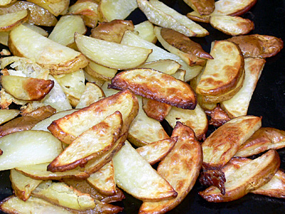 Schüttelkartoffeln aus dem Ofen mit Schnittlauch-Joghurt-Dip