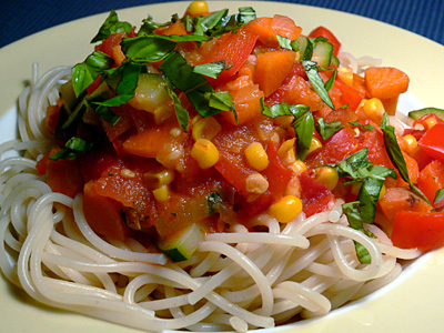 Spaghetti mit bunter Gemüsesauce
