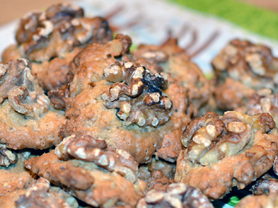 Walnusstaler mit Ahornsirup